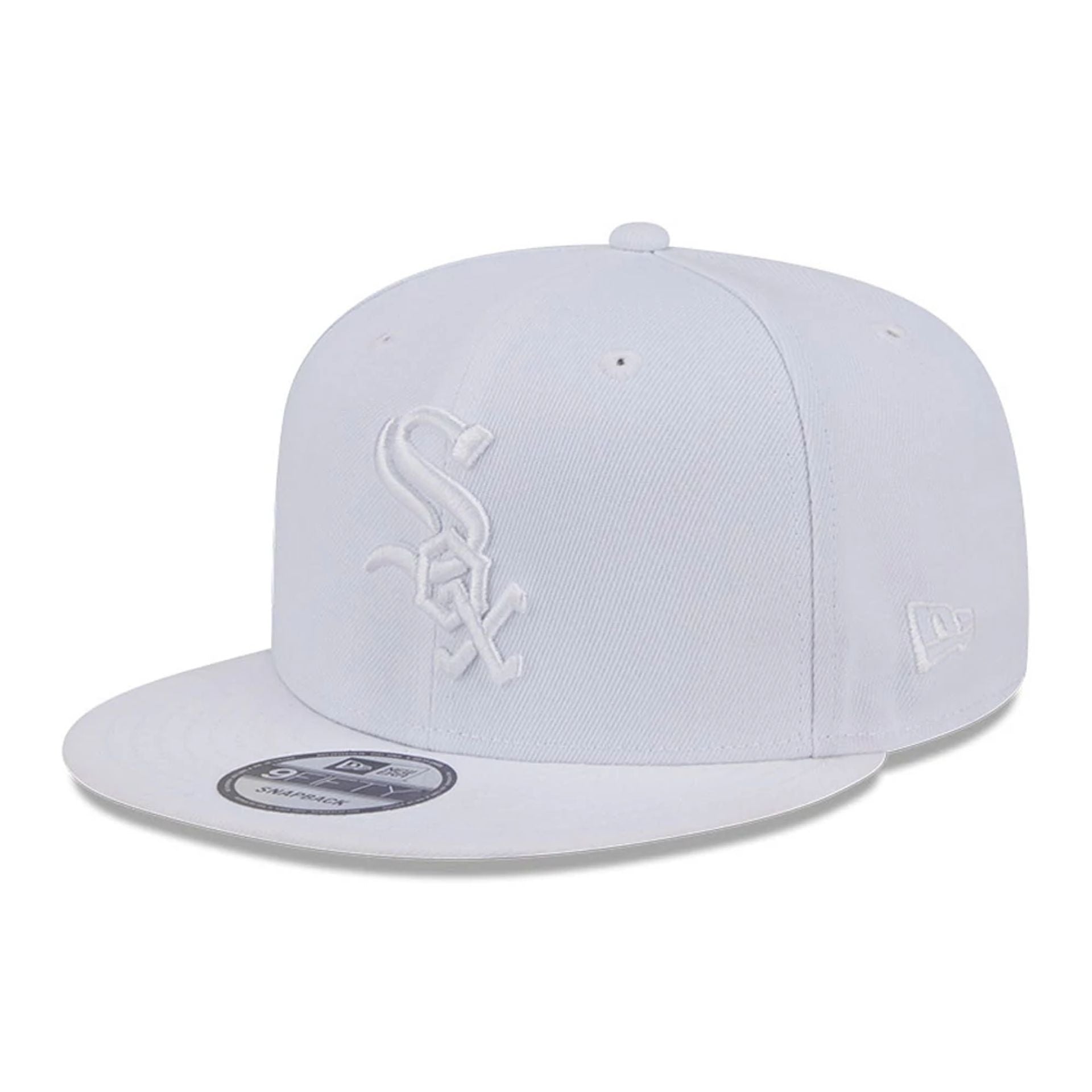 Pictured is this MLB Evergreen Chicago White Sox 9FIFTY Snapback cap in white. 1