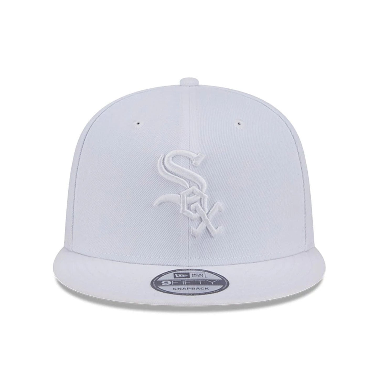Pictured is this MLB Evergreen Chicago White Sox 9FIFTY Snapback cap in white. 3
