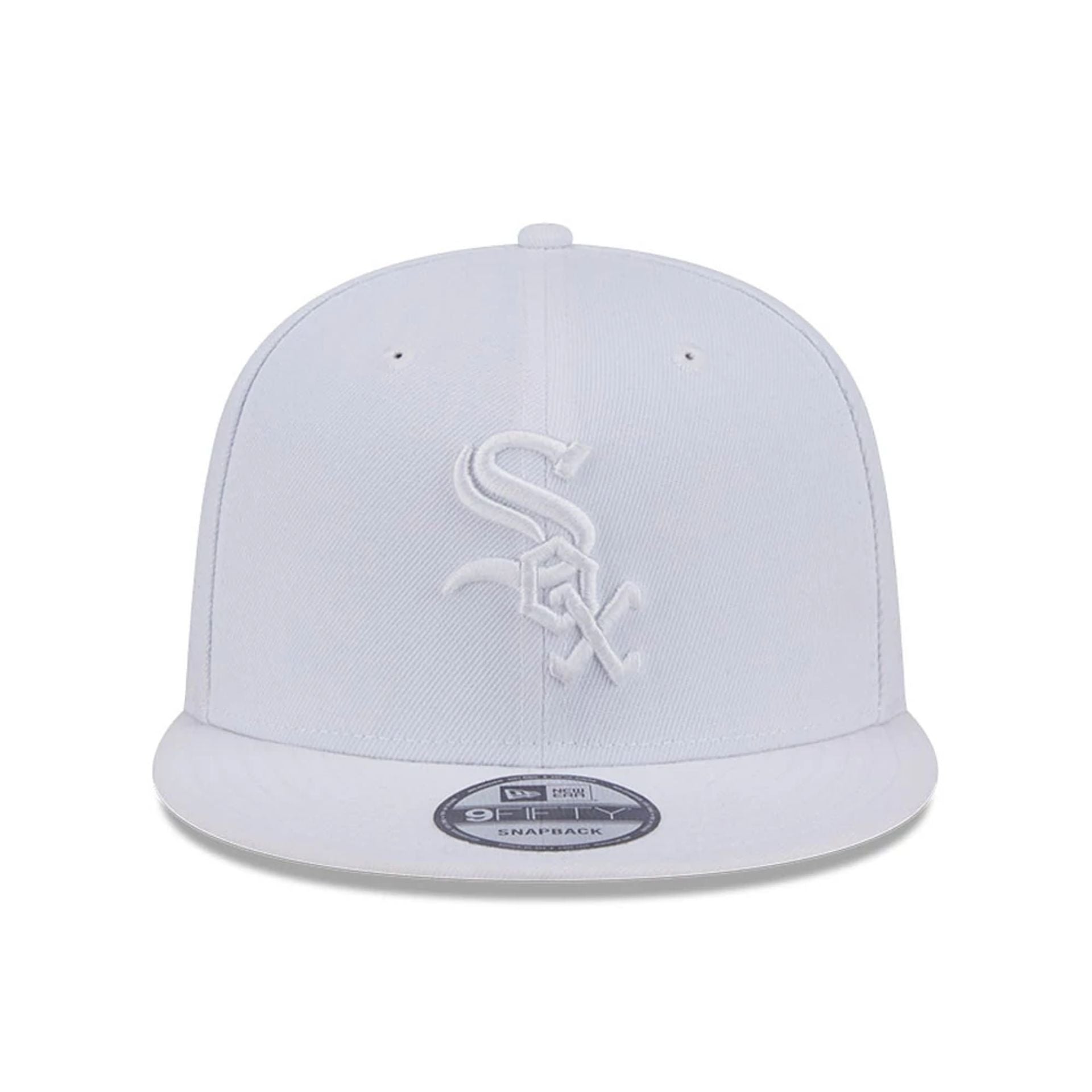 Pictured is this MLB Evergreen Chicago White Sox 9FIFTY Snapback cap in white. 3