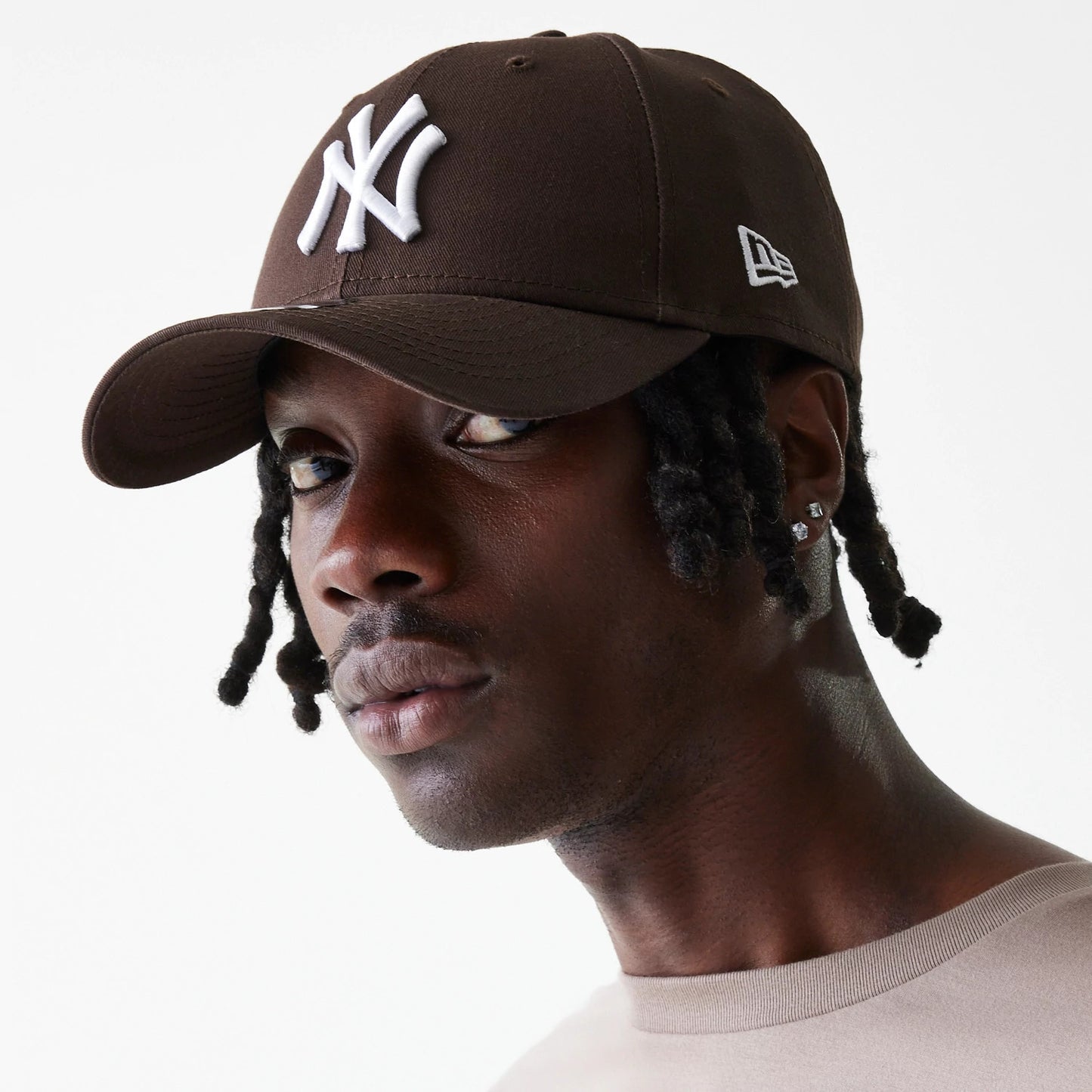 This is a New York Yankees League Essential Dark Brown 9FORTY Adjustable Cap 3