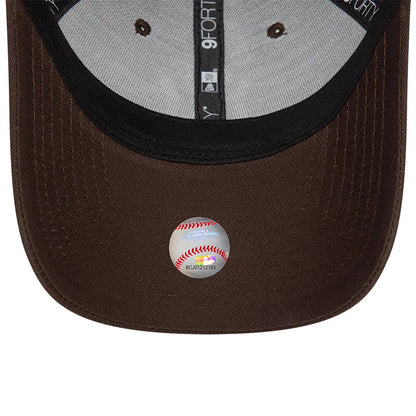 This is a New York Yankees League Essential Dark Brown 9FORTY Adjustable Cap 5