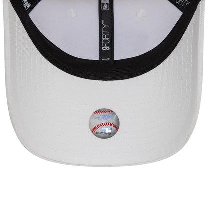This is a LA Dodgers League Essential White 9FORTY Adjustable Cap 7