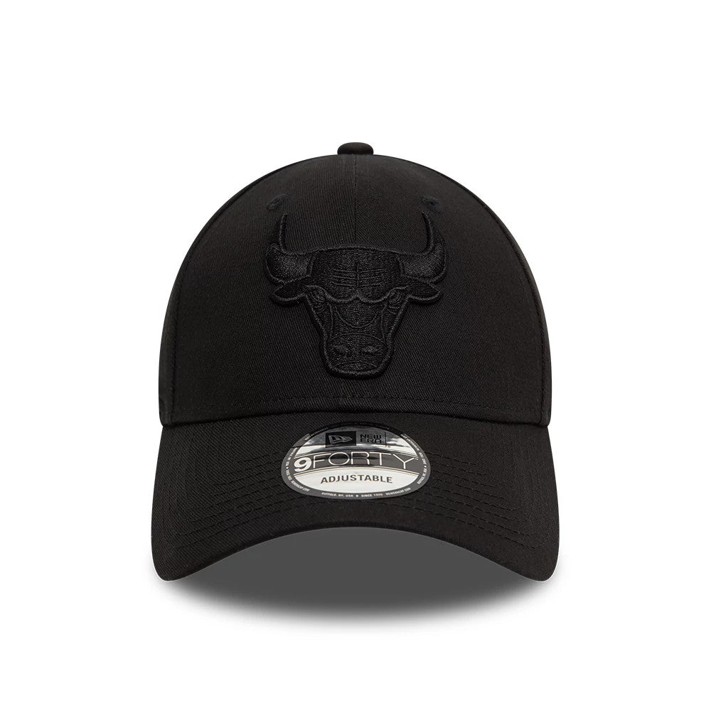 This is a Chicago Bulls NBA Essential Black 9FORTY Adjustable Cap 5