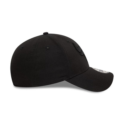 This is a Chicago Bulls NBA Essential Black 9FORTY Adjustable Cap 7