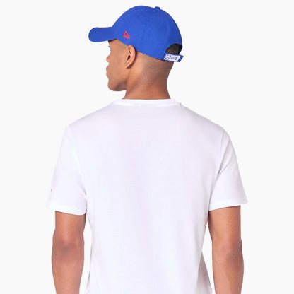 New Era Philadelphia 76ers NBA White T-Shirt, on-model view showing a man from the back wearing a plain white T-shirt, with a blue cap featuring a raised red New Era logo on the side.