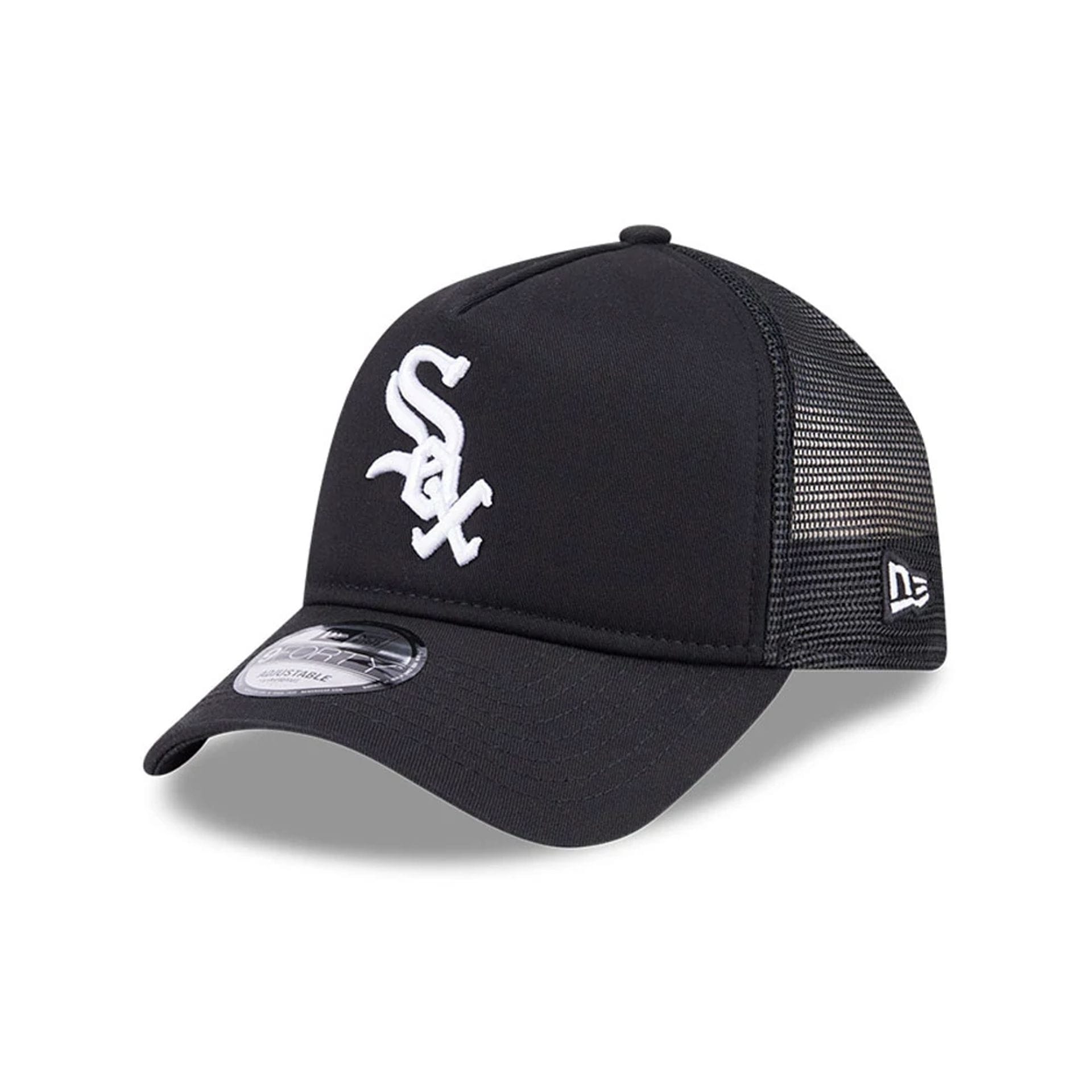 Pictured is this MLB Evergreen Chicago White Sox 9FORTY A-Frame cap in black. 1