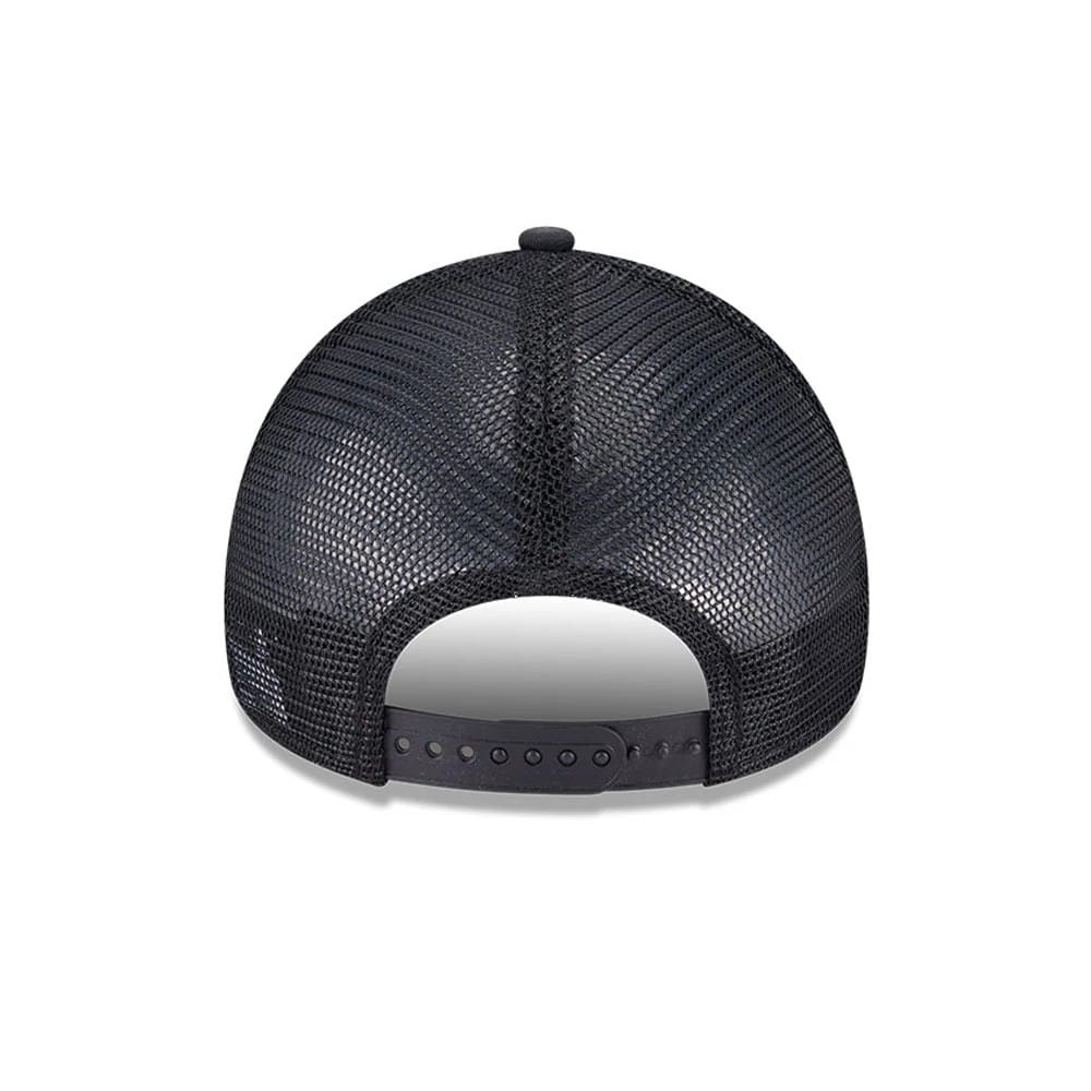 Pictured is this MLB Evergreen Chicago White Sox 9FORTY A-Frame cap in black. 6