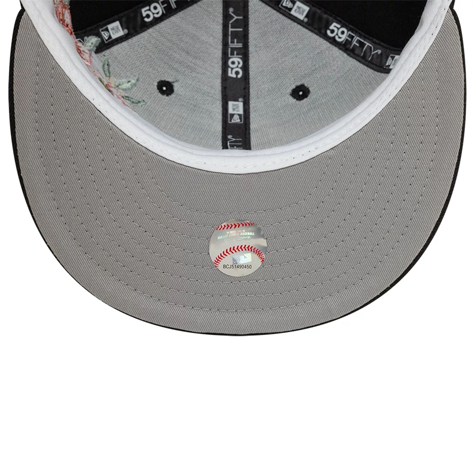 Pictured is this Chicago White Sox MLB Floral Black 59FIFTY Fitted Cap 2