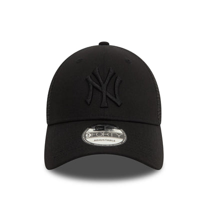 This is a New York Yankees Home Field Black 9FORTY Trucker Adjustable Cap 4
