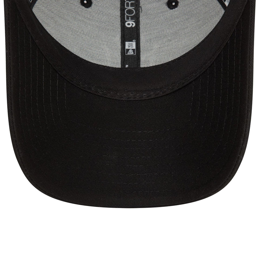 This is a New York Yankees Home Field Black 9FORTY Trucker Adjustable Cap 2