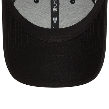 This is a New York Yankees Home Field Black 9FORTY Trucker Adjustable Cap 2