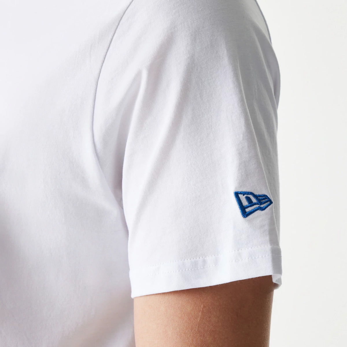 The Male model is wearing Chicago Cubs MLB Regular White T-Shirt 6