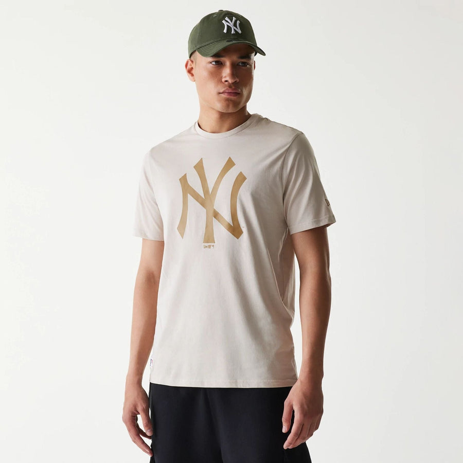 The Male model is wearing New York Yankees MLB Regular Cream T-Shirt 1