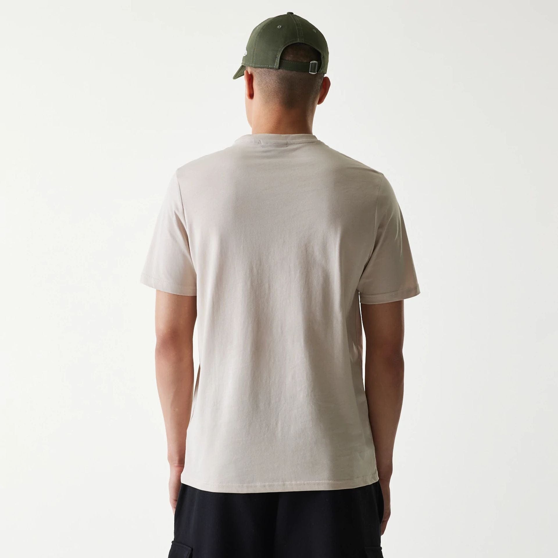 The Male model is wearing New York Yankees MLB Regular Cream T-Shirt 2