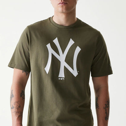 The Male model is wearing New York Yankees MLB Regular Green T-Shirt 3