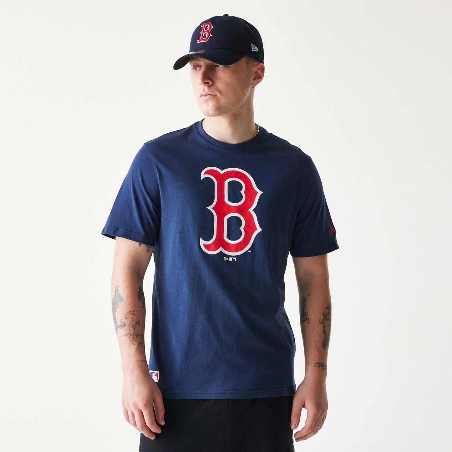 The Male model is wearing Boston Red Sox MLB Regular Dark Blue T-Shirt 1