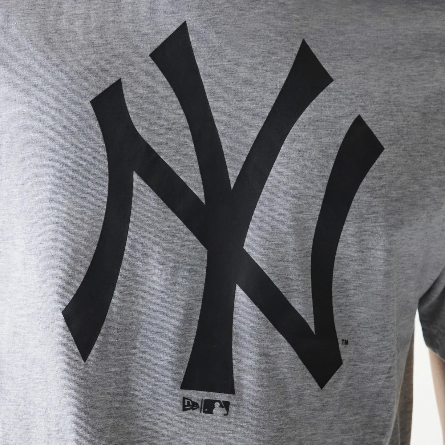 The Male model is wearing New York Yankees MLB Regular Grey T-Shirt 4