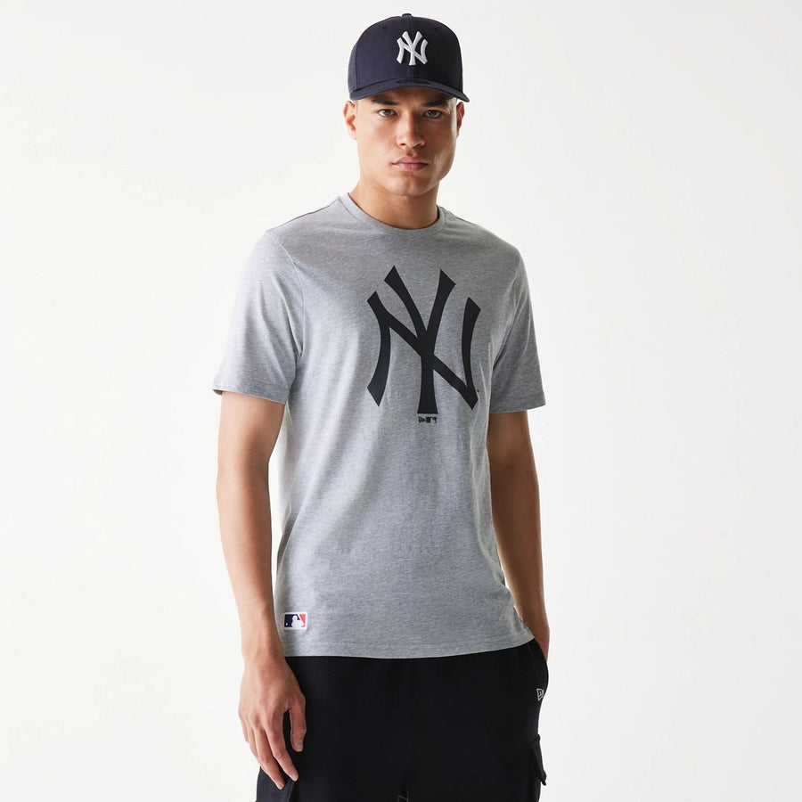 The Male model is wearing New York Yankees MLB Regular Grey T-Shirt 1
