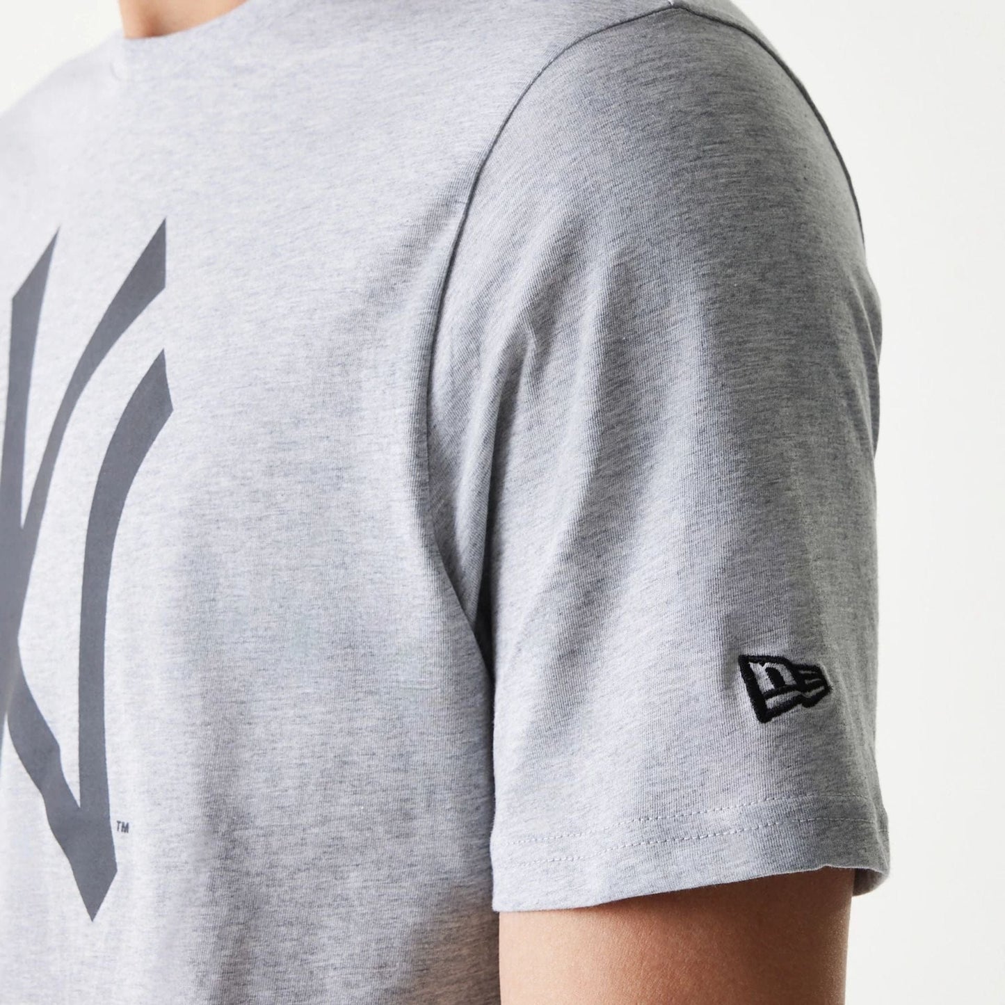 The Male model is wearing New York Yankees MLB Regular Grey T-Shirt 6