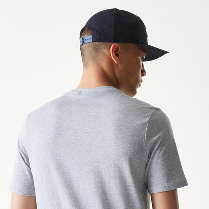 The Male model is wearing New York Yankees MLB Regular Grey T-Shirt 7