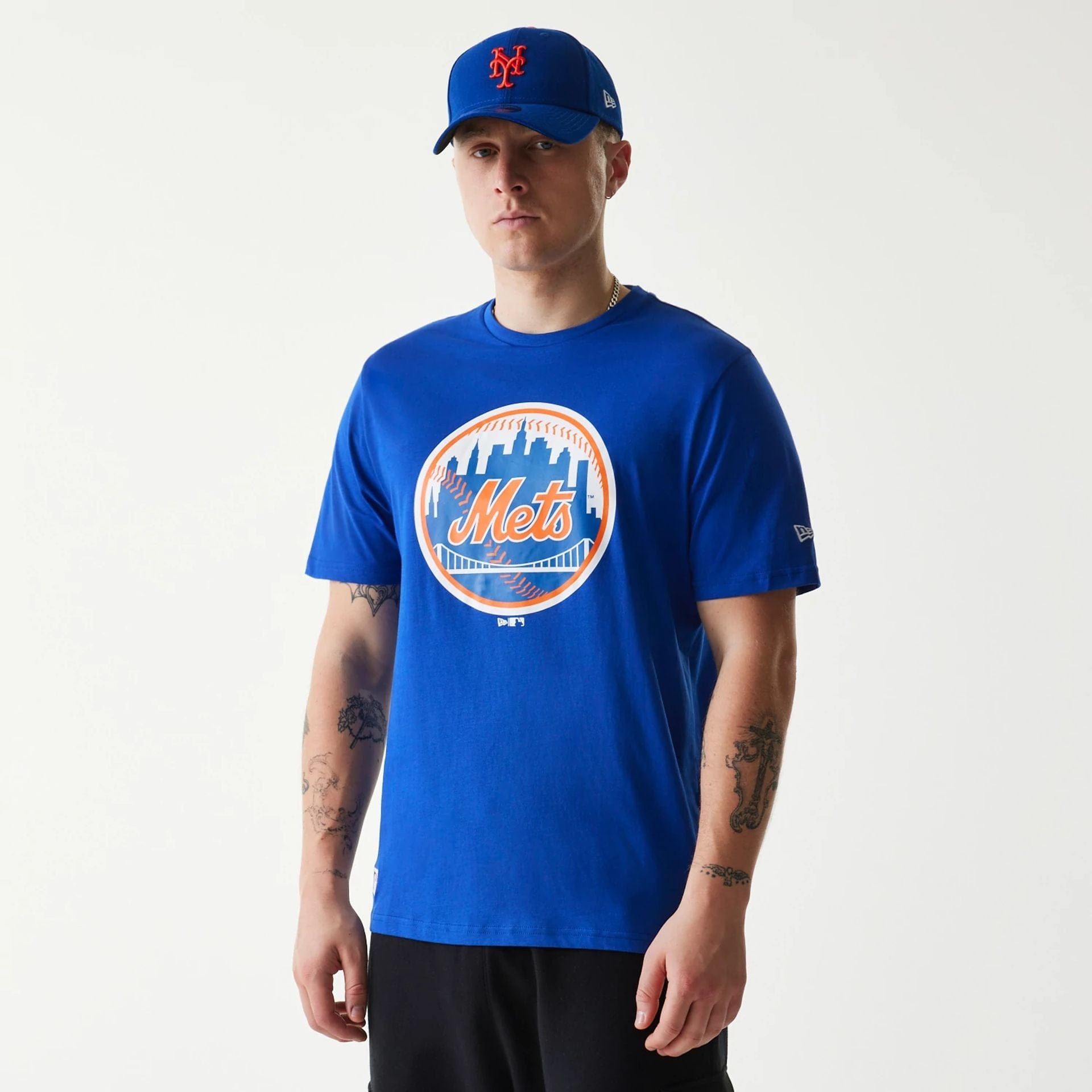The Male model is wearing New York Mets MLB Regular Blue T-Shirt 1