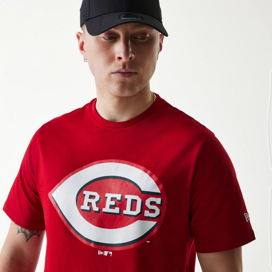 The Male model is wearing Cincinnati Reds MLB Regular Red T-Shirt 3
