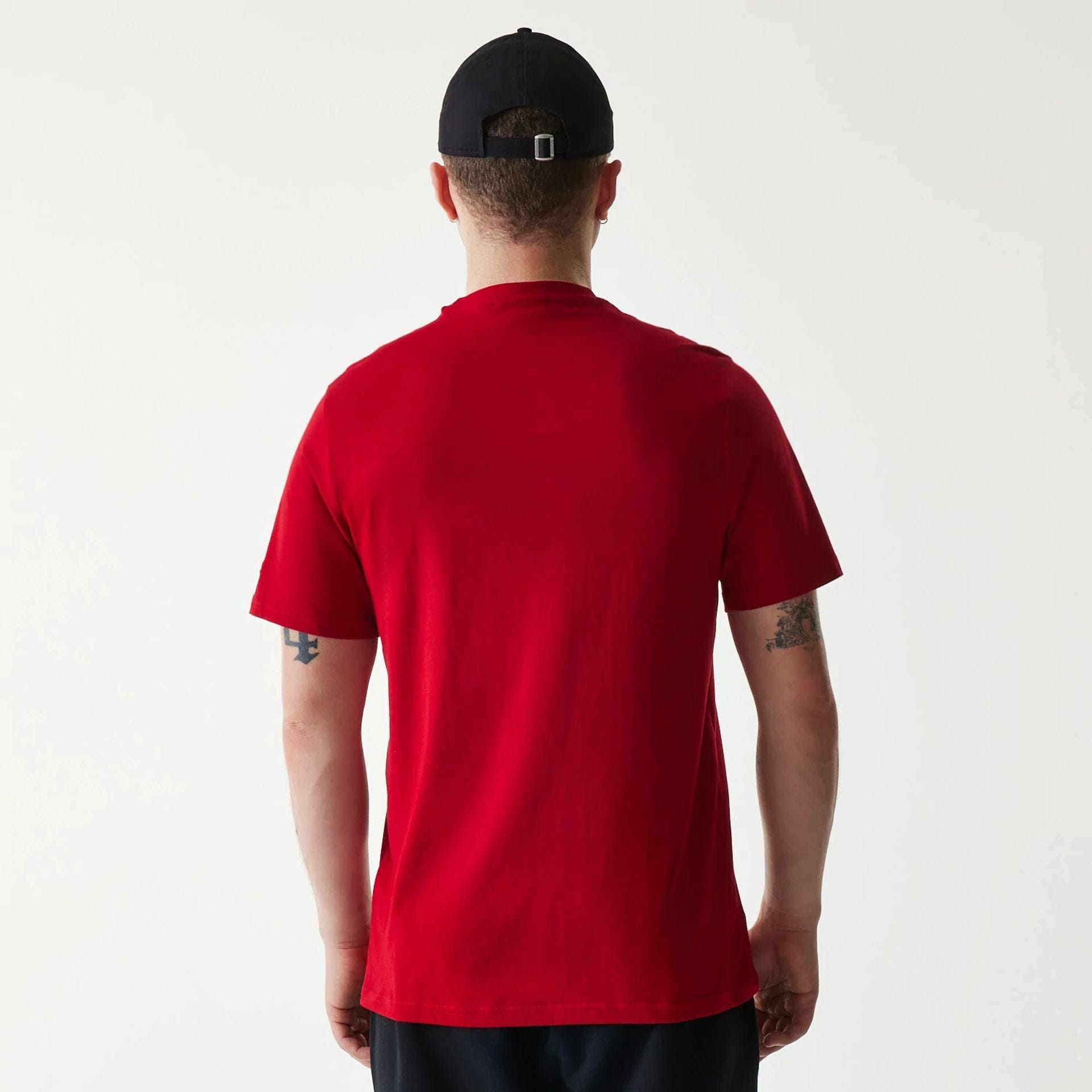 The Male model is wearing Cincinnati Reds MLB Regular Red T-Shirt 2
