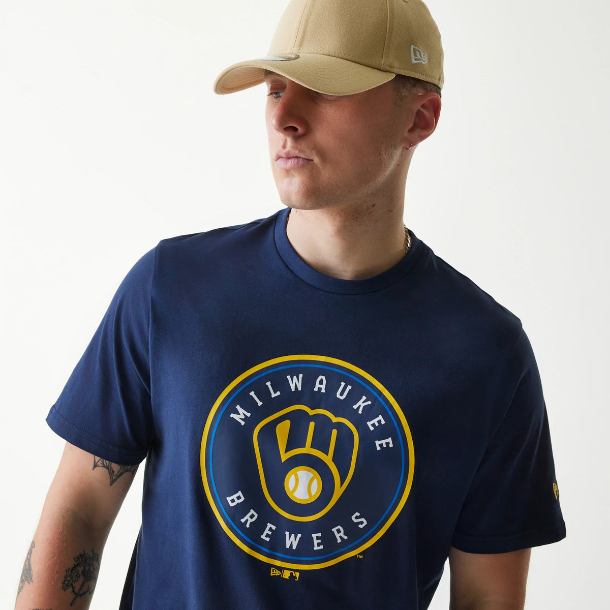 The Male model is wearing Milwaukee Brewers MLB Regular Dark Blue T-Shirt 3