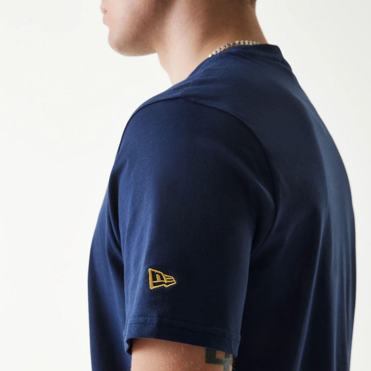 The Male model is wearing Milwaukee Brewers MLB Regular Dark Blue T-Shirt 6