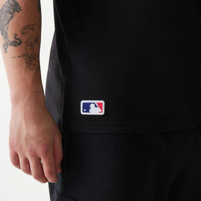 The Male model is wearing Pittsburgh Pirates MLB Regular Black T-Shirt 5