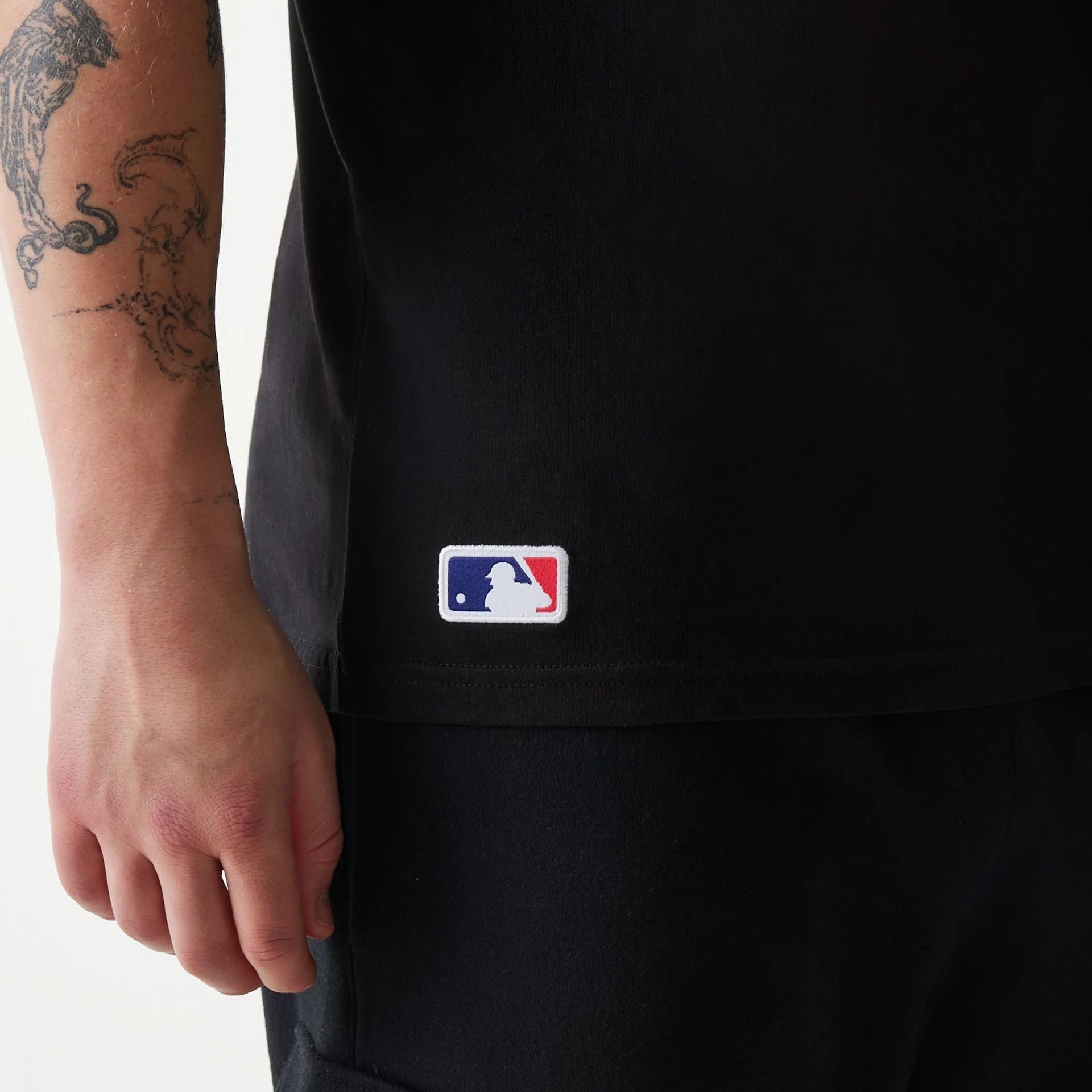 The Male model is wearing Pittsburgh Pirates MLB Regular Black T-Shirt 5