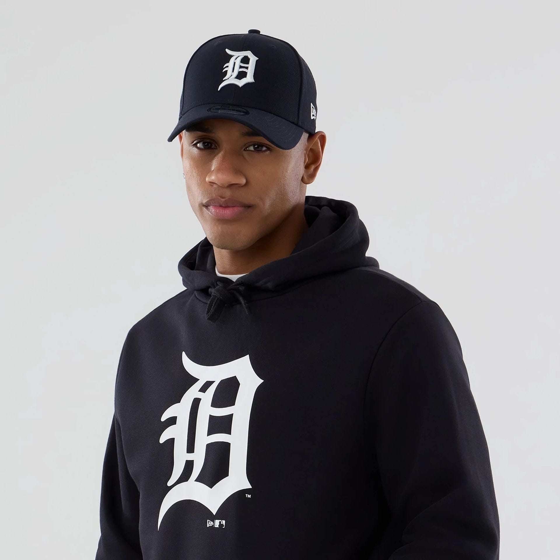 The Male model is wearing Detroit Tigers MLB Navy Pullover Hoodie 6