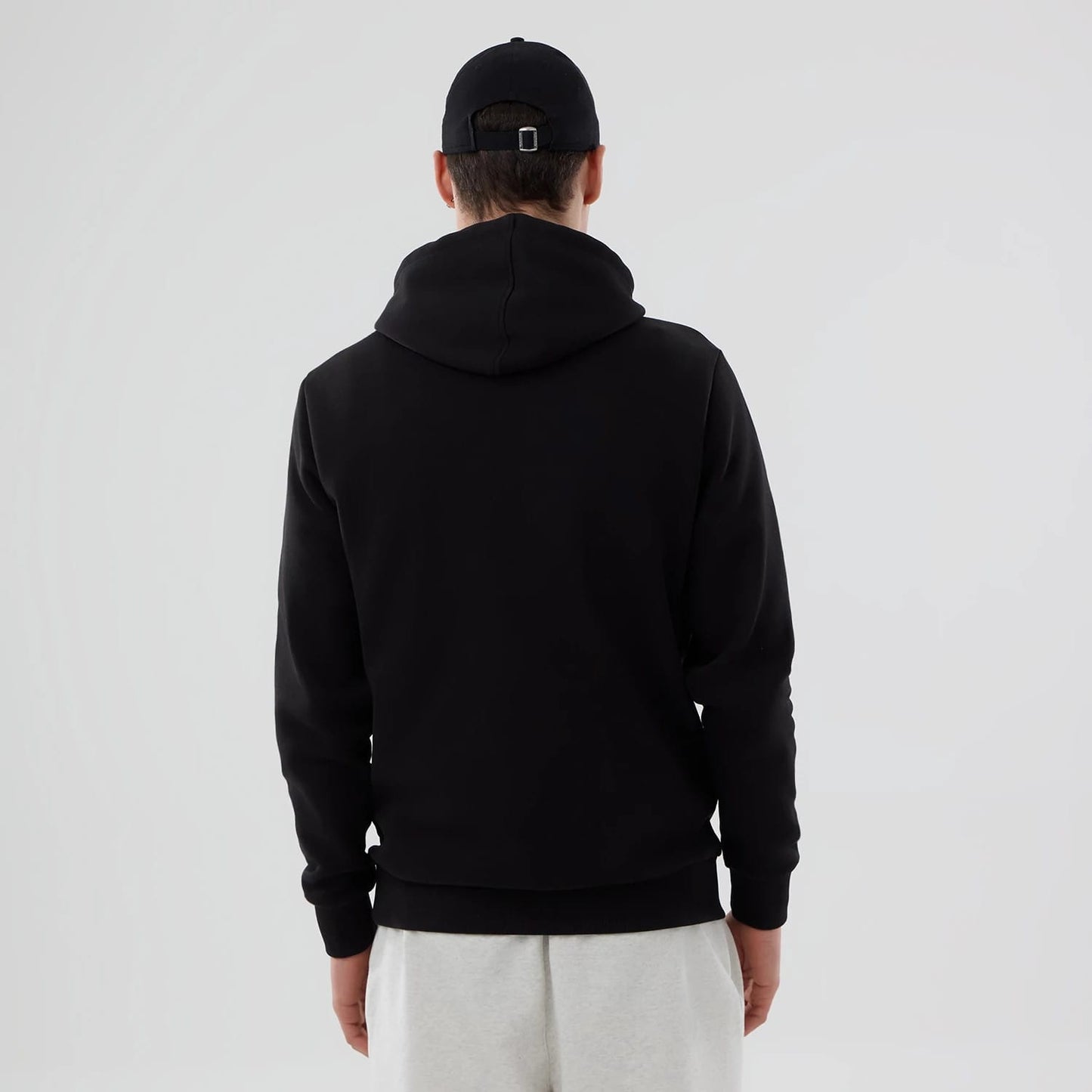 The Male model is wearing Cincinnati Reds MLB Black Pullover Hoodie 2