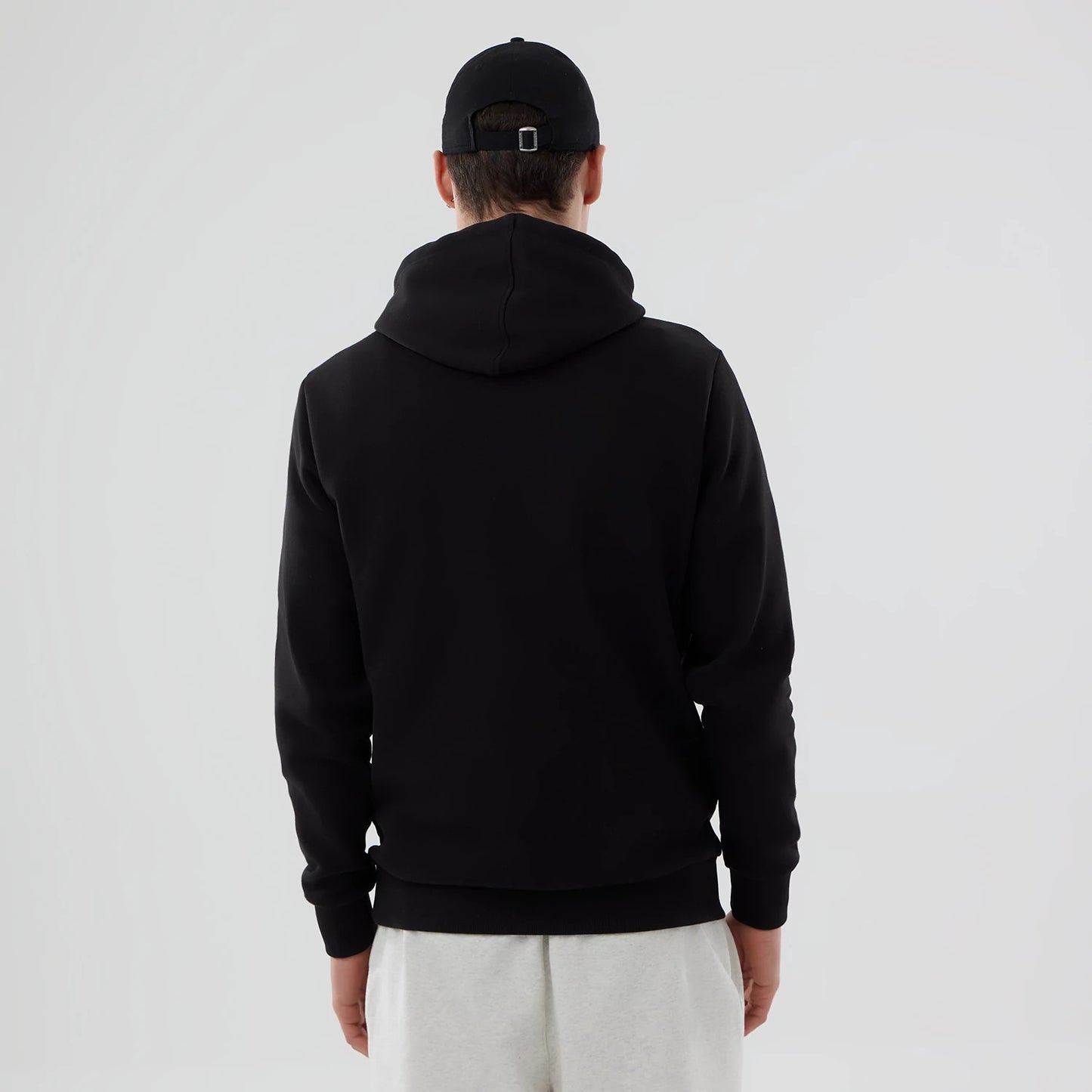 The Male model is wearing Cincinnati Reds MLB Black Pullover Hoodie 2