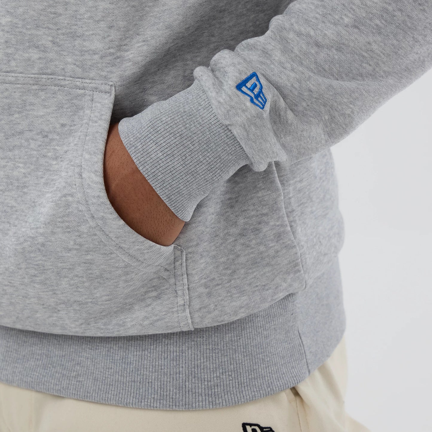 The Male model is wearing Chicago Cubs MLB Grey Pullover Hoodie 4