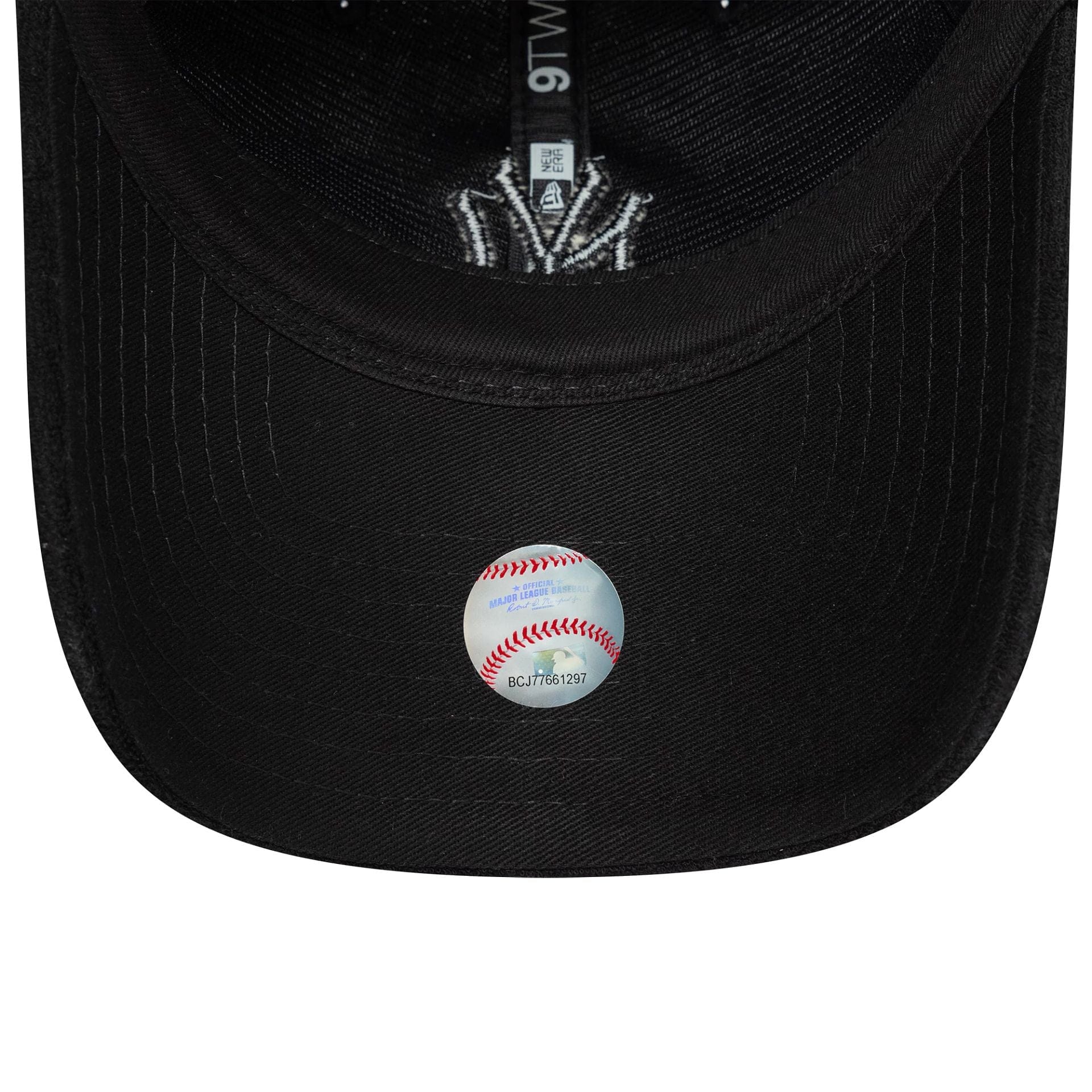 This is a New York Yankees Womens Towelling Black 9TWENTY Adjustable Cap 5