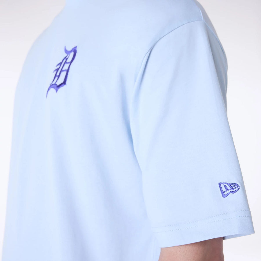 The Male model is wearing Detroit Tigers MLB League Essential Pastel Blue Oversized T-Shirt 4