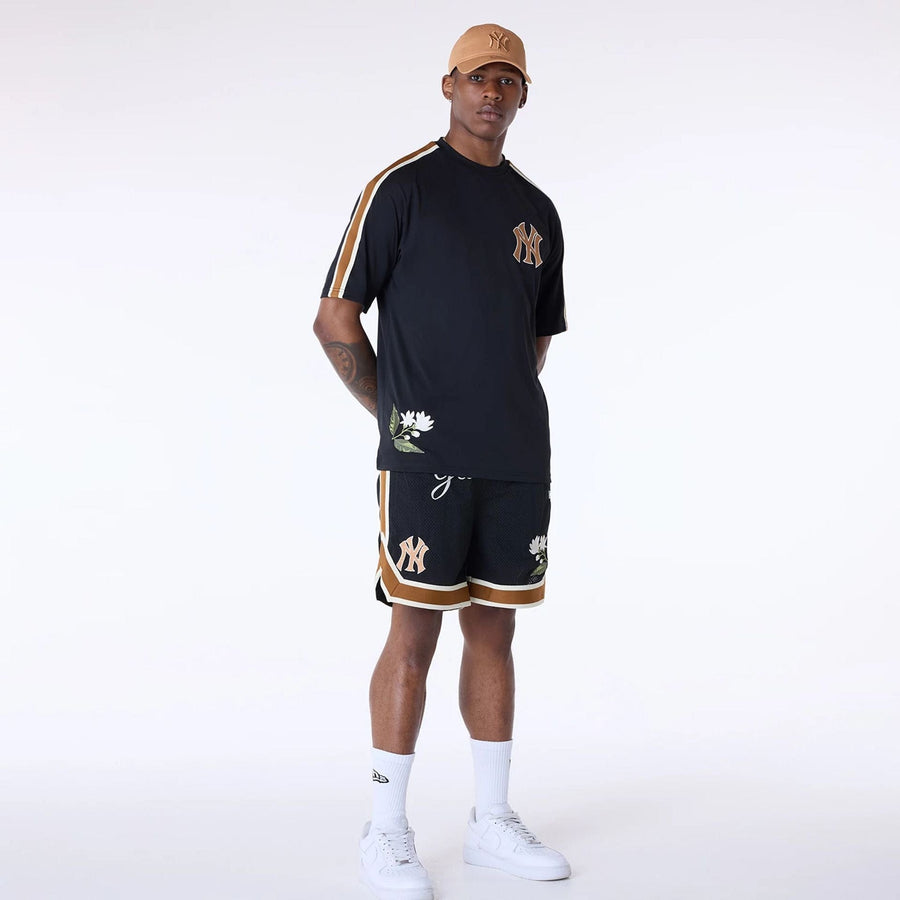 The Male model is wearing New York Yankees MLB Floral Black Oversized T-Shirt 8