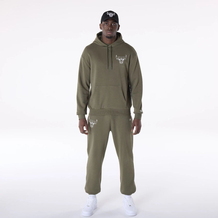 The Male model is wearing Chicago Bulls NBA League Essential Green Oversized Pullover Hoodie 3