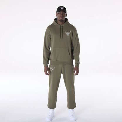 The Male model is wearing Chicago Bulls NBA League Essential Green Oversized Pullover Hoodie 3