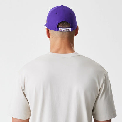 The Male model is wearing LA Lakers Modern Driver Light Beige T-Shirt 5