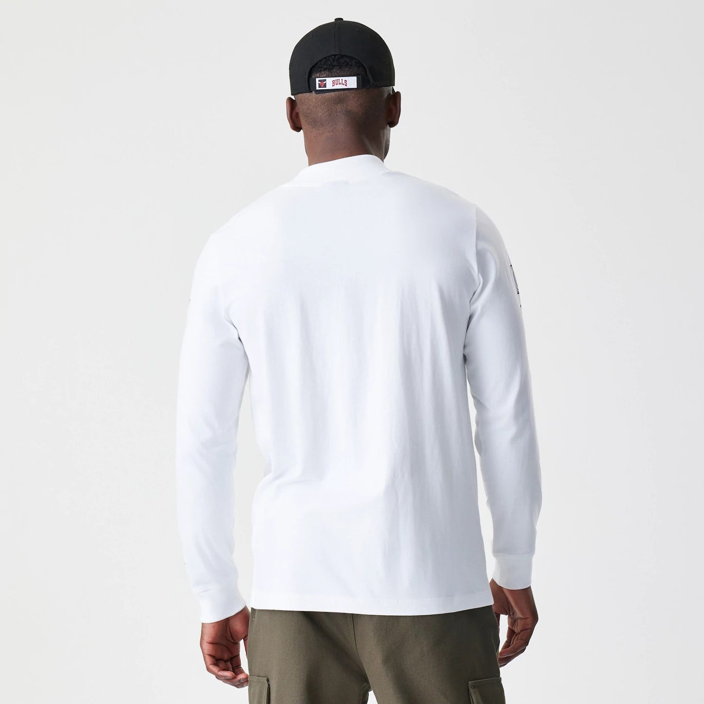 The Male model is wearing Chicago Bulls Modern Driver White Long Sleeve T-Shirt 2