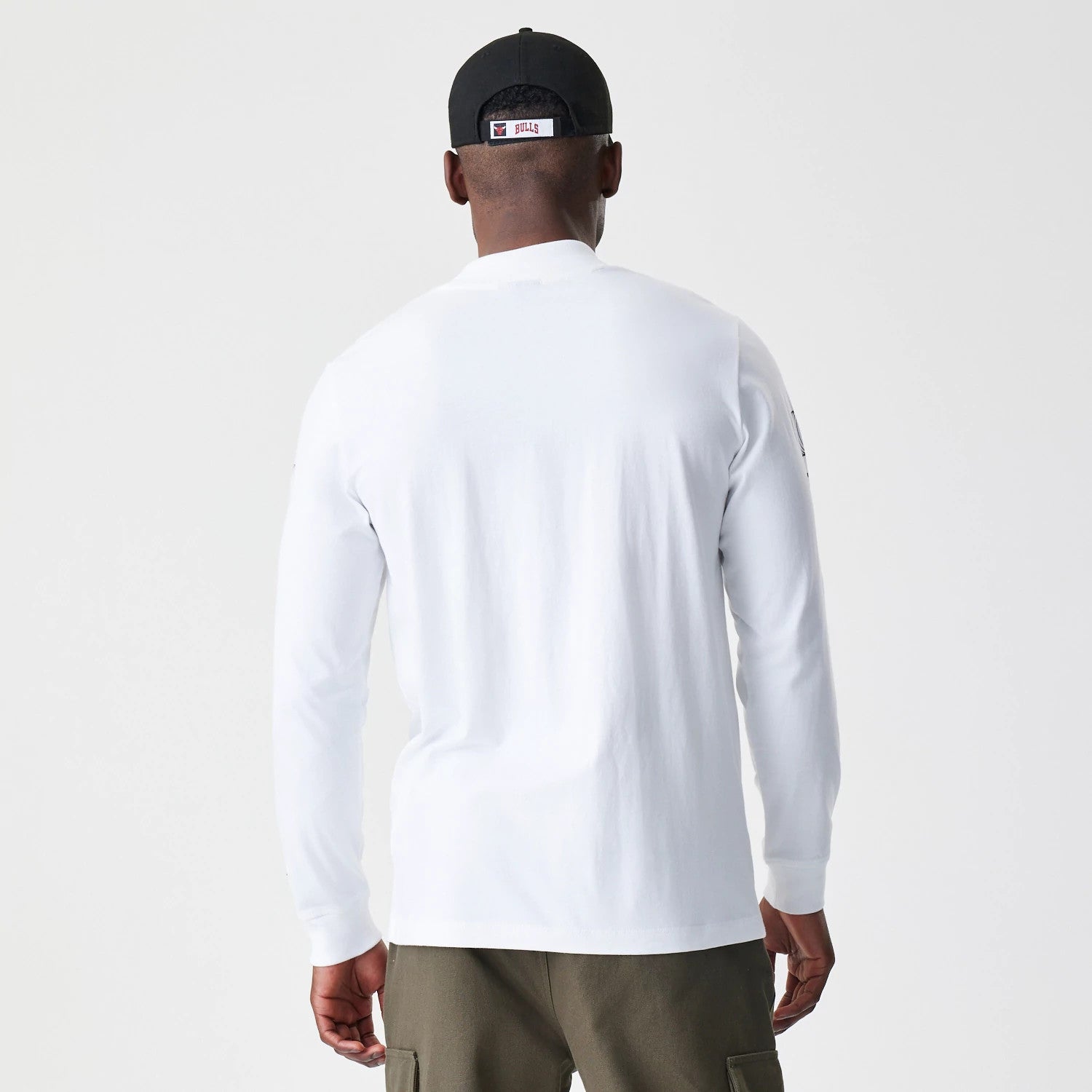 The Male model is wearing Chicago Bulls Modern Driver White Long Sleeve T-Shirt 2