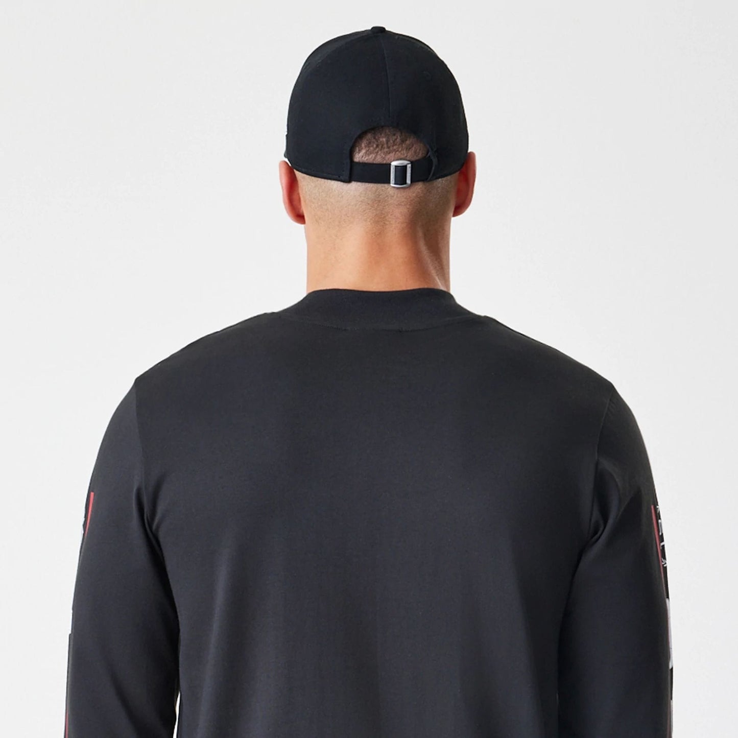 The Male model is wearing Chicago Bulls Modern Driver Black Long Sleeve T-Shirt 5
