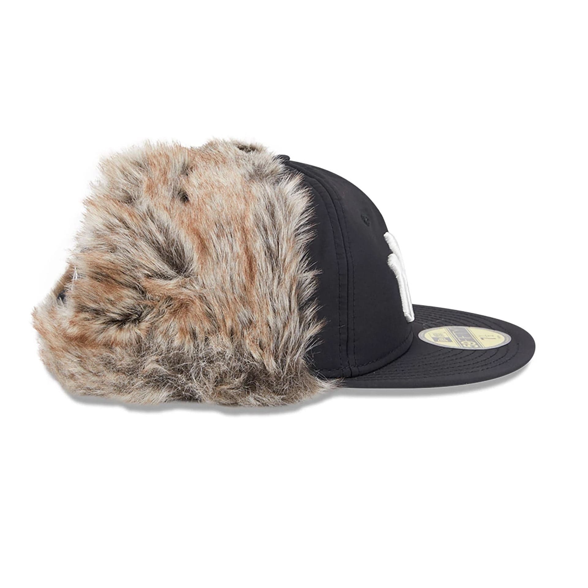 This is a New York Yankees Winter Dog Ear Black Retro Crown 59FIFTY Fitted Cap 6