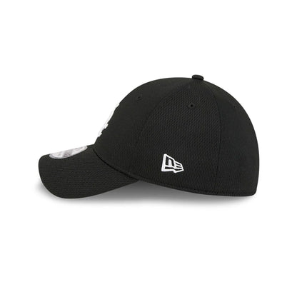 Pictured is this MLB Evergreen Chicago White Sox 39THIRTY Stretch Fit cap in black. 5