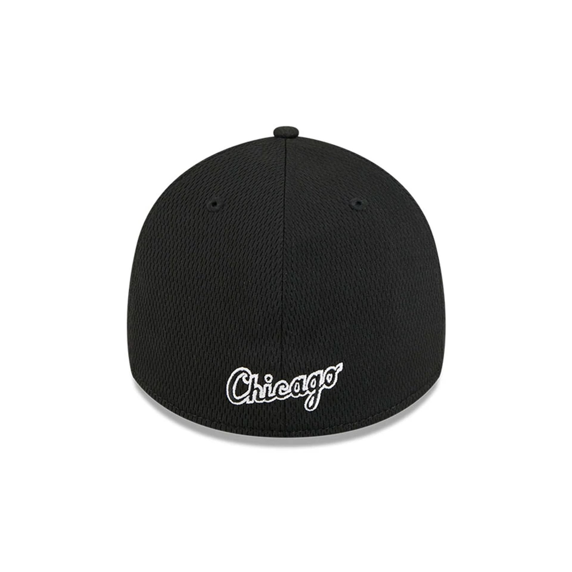 Pictured is this MLB Evergreen Chicago White Sox 39THIRTY Stretch Fit cap in black. 4