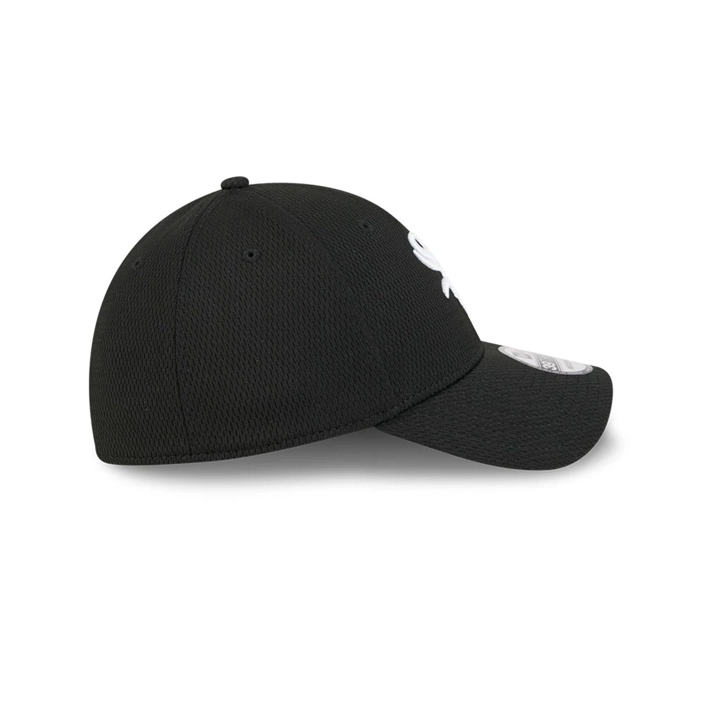 Pictured is this MLB Evergreen Chicago White Sox 39THIRTY Stretch Fit cap in black. 6