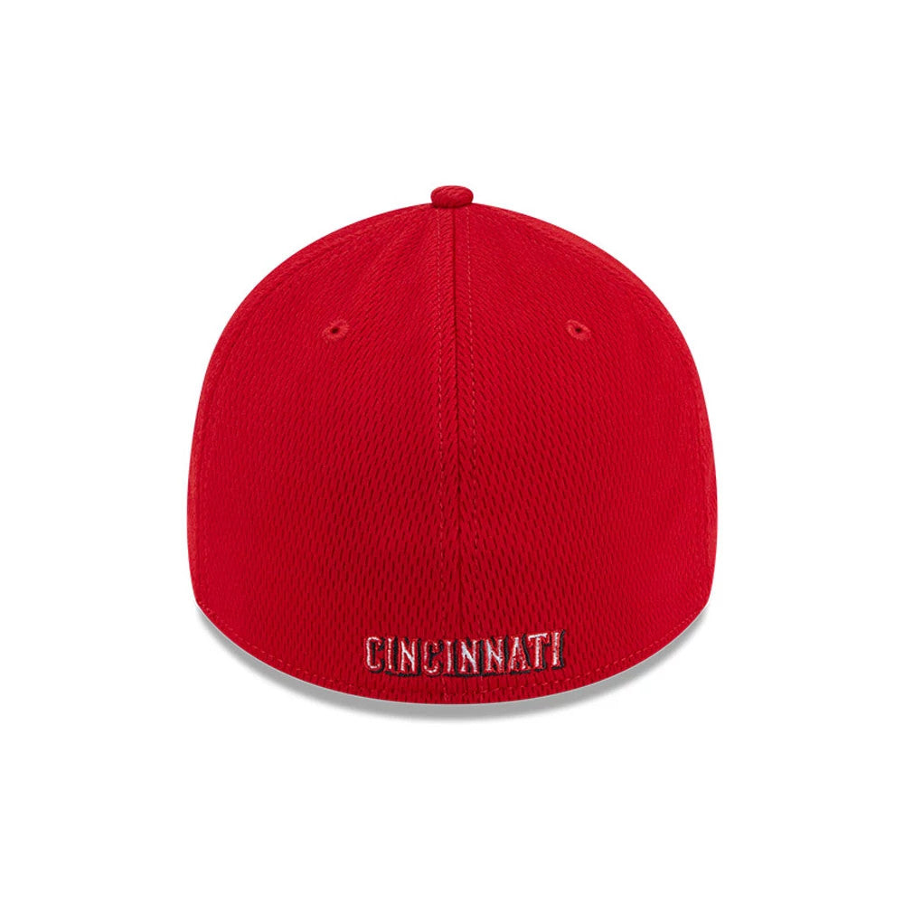 Pictured is this MLB Evergreen Cincinnati Reds 39THIRTY Stretch Fit cap in red. 12