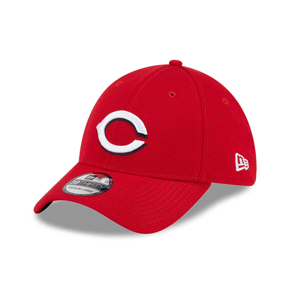 Cincinnati Reds MLB Evergreen Red New Era 39THIRTY Stretch Fit Cap, three-quarter view showing a raised embroidered white C logo on the front panel, red curved visor with 39THIRTY size sticker, and embroidered New Era flag logo on the left side.